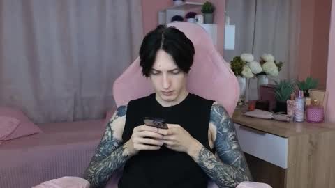 Alex online show from November 8, 2025, 12:27 pm