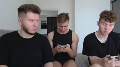 Snapshot of alexxx_d chatting on May 18, 2026, 8:42 am AlexDimaIgor online show from May 18, 2026, 8:42 am