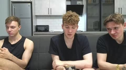 Snapshot of alexxx_d chatting on May 25, 2026, 9:10 pm AlexDimaIgor online show from May 25, 2026, 9:10 pm