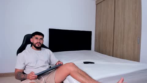 Alex   freelance model  instagram alex b229 online show from December 31, 2024, 10:34 pm