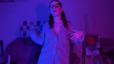 Alice online show from November 25, 2025, 9:48 pm