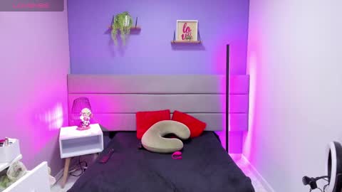 alice_brookss_ online show from January 29, 2025, 5:13 pm