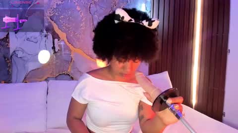 Mey online show from October 7, 2025, 9:23 pm