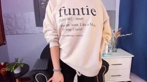 Snapshot of alice_evans_lov chatting on January 2, 2025, 1:08 pm Alice Evans online show from January 2, 2025, 1:08 pm