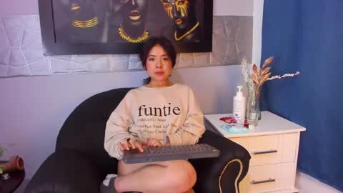 Snapshot of alice_evans_lov chatting on January 2, 2025, 4:13 pm Alice Evans online show from January 2, 2025, 4:13 pm