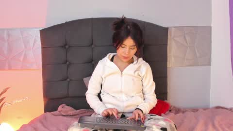 Snapshot of alice_evans_lov chatting on January 23, 2025, 10:43 am Alice Evans online show from January 23, 2025, 10:43 am