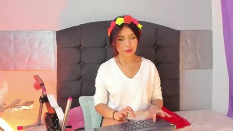 Snapshot of alice_evans_lov chatting on February 5, 2025, 4:48 am Alice Evans online show from February 5, 2025, 4:48 am