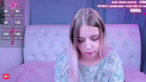 Snapshot of alice_halle chatting on October 23, 2025, 9:19 am alice_halle online show from October 23, 2025, 9:19 am