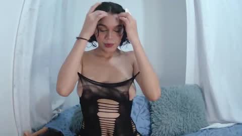 Snapshot of alice_paola chatting on October 5, 2025, 11:02 pm alice_paola online show from October 5, 2025, 11:02 pm