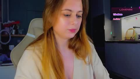 Snapshot of alice_wander chatting on April 21, 2026, 3:35 am Alice online show from April 21, 2026, 3:35 am