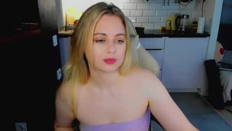 Snapshot of alice_wander chatting on June 8, 2026, 4:35 am Alice online show from June 8, 2026, 4:35 am