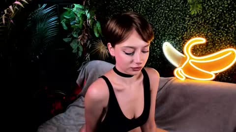 Your sweet Alice INST alicebellies online show from November 22, 2025, 4:33 am