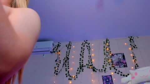 AliceCasey online show from December 1, 2024, 5:13 pm