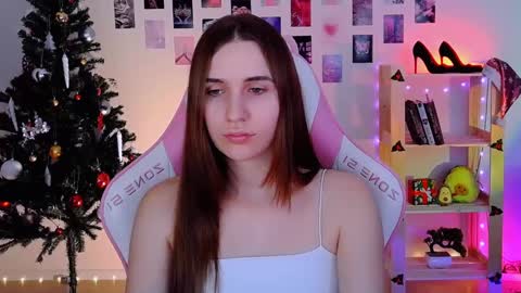 alicecharmy online show from December 16, 2024, 1:43 pm