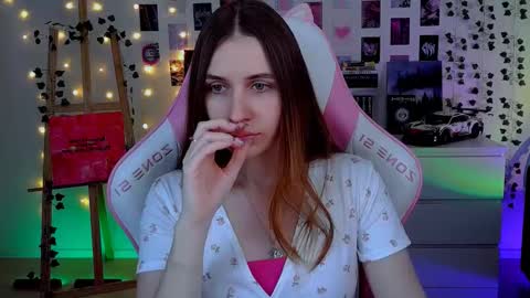 alicecharmy online show from October 26, 2025, 5:35 am