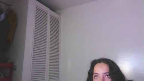 Snapshot of aliceclair_ chatting on October 28, 2025, 6:17 am aliceclair_ online show from October 28, 2025, 6:17 am