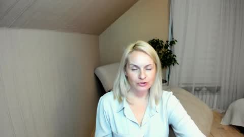 Snapshot of alicee__grace chatting on January 14, 2025, 7:32 pm Alicee online show from January 14, 2025, 7:32 pm