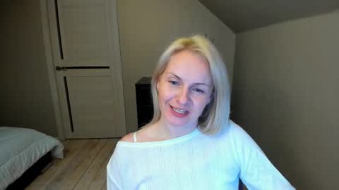 Snapshot of alicee__grace chatting on February 14, 2025, 9:10 pm Alicee online show from February 14, 2025, 9:10 pm