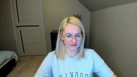 Snapshot of alicee__grace chatting on February 25, 2025, 7:14 pm Alicee online show from February 25, 2025, 7:14 pm