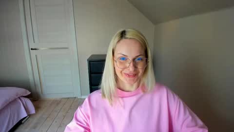 Snapshot of alicee__grace chatting on March 11, 2025, 12:28 pm Alicee online show from March 11, 2025, 12:28 pm
