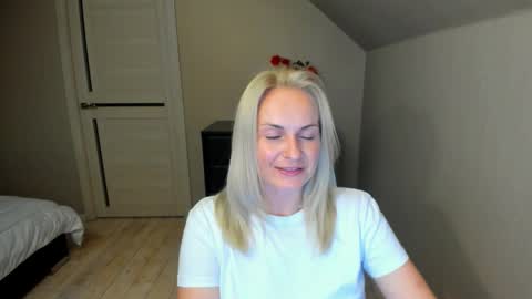Snapshot of alicee__grace chatting on October 4, 2025, 6:39 pm Alicee online show from October 4, 2025, 6:39 pm