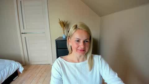Snapshot of alicee__grace chatting on October 16, 2025, 7:20 am Alicee online show from October 16, 2025, 7:20 am
