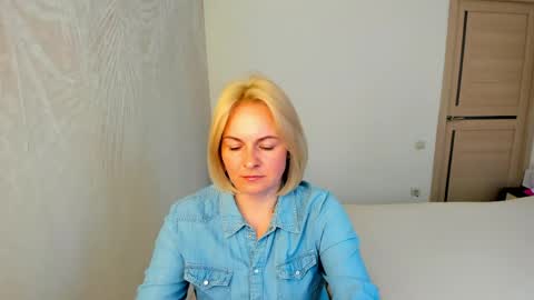 Snapshot of alicee__grace chatting on April 19, 2026, 11:42 am Alicee online show from April 19, 2026, 11:42 am