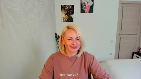 Snapshot of alicee__grace chatting on July 17, 2026, 10:44 am Alicee online show from July 17, 2026, 10:44 am