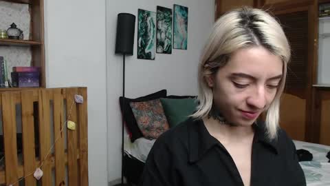 alicee_logan_ online show from April 4, 2026, 1:37 am