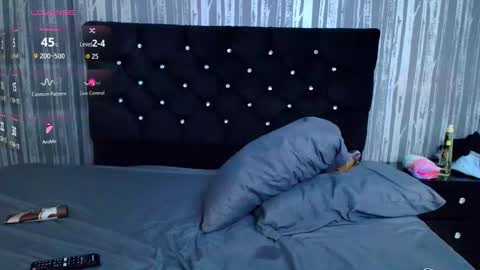 alicee_moonn online show from December 16, 2025, 7:19 pm