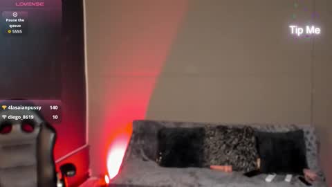 alicefit_212 online show from November 6, 2025, 1:23 pm