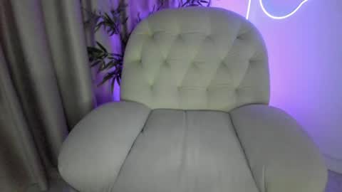 AliceLevine online show from April 16, 2026, 4:24 am