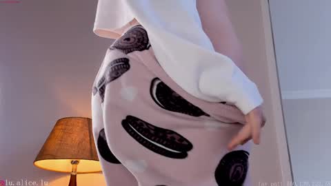 Elle online show from February 5, 2025, 10:08 am