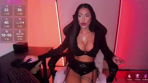 alicemadyson online show from November 22, 2025, 8:08 pm