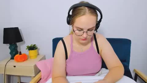 alicesensitive online show from November 4, 2025, 12:04 pm