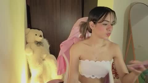 Snapshot of alicesimpson1 chatting on February 16, 2026, 11:34 pm alice online show from February 16, 2026, 11:34 pm