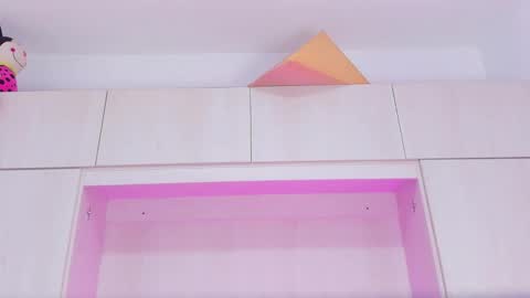 A L I C E  T H U N D E R online show from February 16, 2025, 3:27 pm