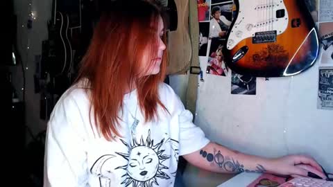 Snapshot of alicewinchesterr chatting on December 2, 2024, 1:46 pm Alice online show from December 2, 2024, 1:46 pm