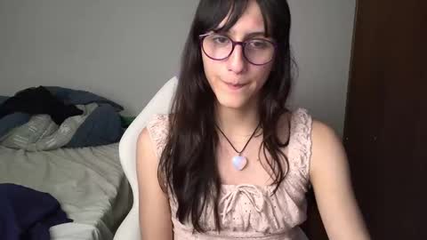 Snapshot of alicia_love29 chatting on December 9, 2024, 11:13 pm Alice online show from December 9, 2024, 11:13 pm