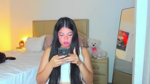 Snapshot of aliciabiden chatting on February 3, 2026, 12:20 am aliciabiden online show from February 3, 2026, 12:20 am