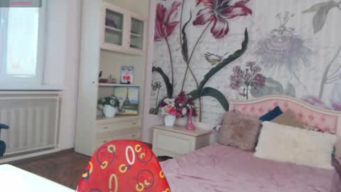 Veronica online show from September 20, 2025, 2:29 pm