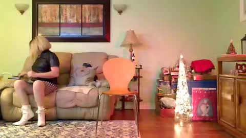 Snapshot of aliciadehart181 chatting on January 19, 2026, 1:20 am Alicia deHart Help me reach 1000 Followers. Its FREE online show from January 19, 2026, 1:20 am