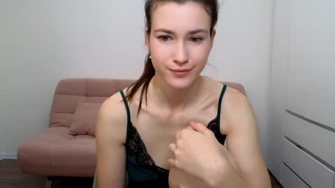 Snapshot of alicianoveli chatting on December 14, 2024, 8:13 am alicianoveli online show from December 14, 2024, 8:13 am