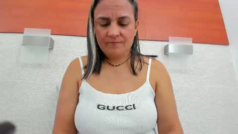 im tutti online show from November 18, 2025, 2:06 am