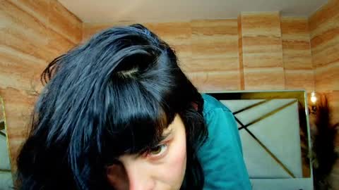 Snapshot of alie_martin_r chatting on April 6, 2026, 7:48 pm Alie online show from April 6, 2026, 7:48 pm