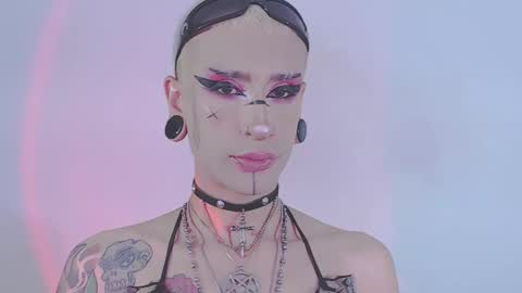 Snapshot of alienexxx chatting on January 19, 2026, 2:04 am online show from January 19, 2026, 2:04 am