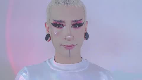 Snapshot of alienexxx chatting on February 2, 2026, 2:32 am online show from February 2, 2026, 2:32 am