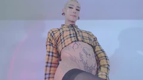 Snapshot of alienexxx chatting on February 11, 2026, 8:58 pm online show from February 11, 2026, 8:58 pm