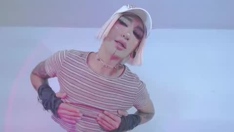 Snapshot of alienexxx chatting on February 16, 2026, 9:00 pm online show from February 16, 2026, 9:00 pm