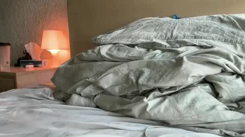 Aliensuppstar online show from April 9, 2026, 9:53 pm